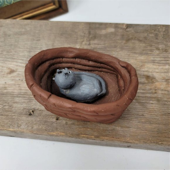 Gray Kitty Cat in Basket Figurine - Picture 7 of 10